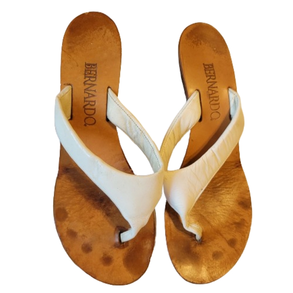 Bernardo Low Block Wedge Thong T-Strap White Leather Women’s Sandals Size 8 N